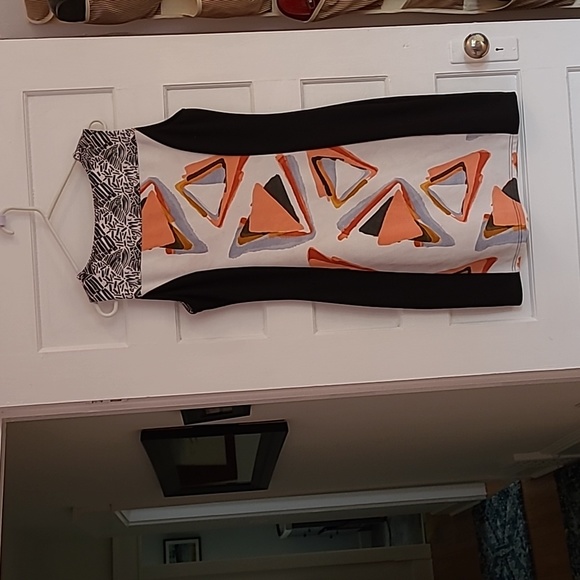 Sleeveless SMASH dress that shows off your curves... - Picture 2 of 2